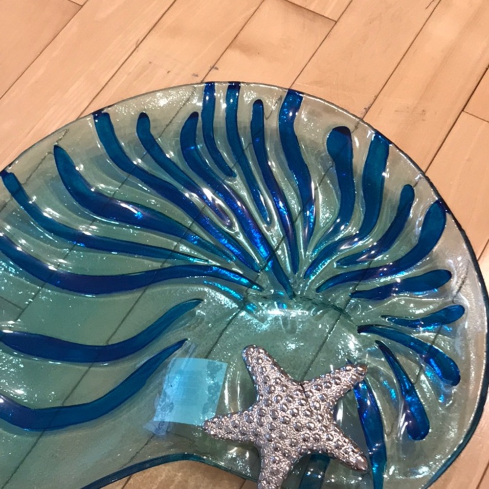 New! Nautilus shell glass serving plate - by Fancy Th@t Gift & Decor - Picture 3 of 7
